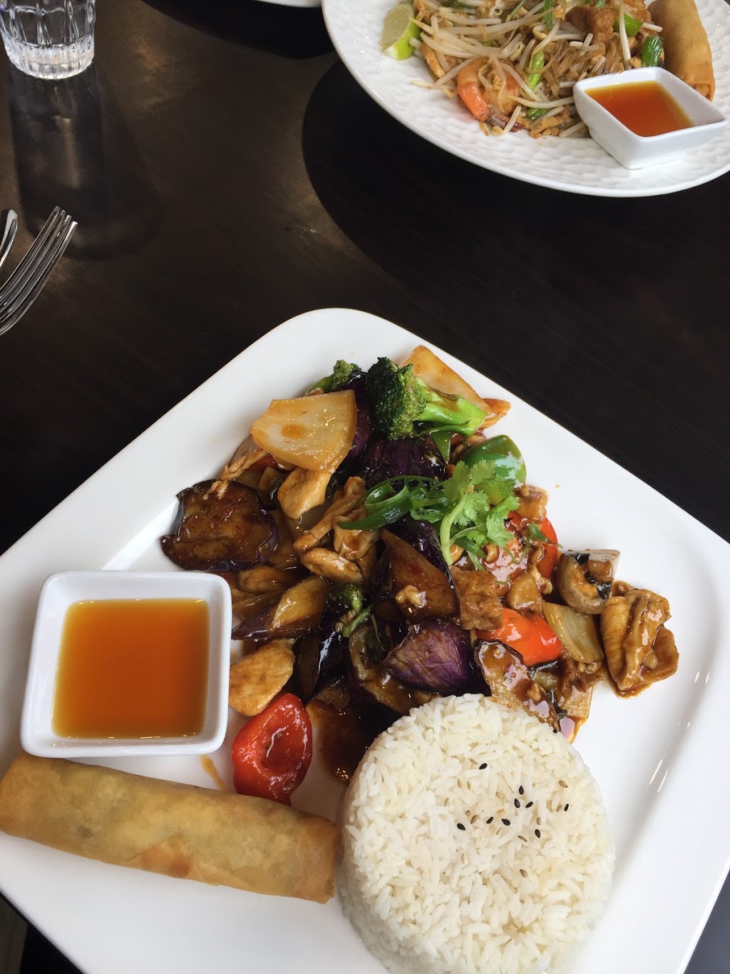 Twins Elephants Thai Restaurant & Bar | 989 Fennell Ave E #29, Hamilton, ON L8T 1R1, Canada | Phone: (289) 674-6088