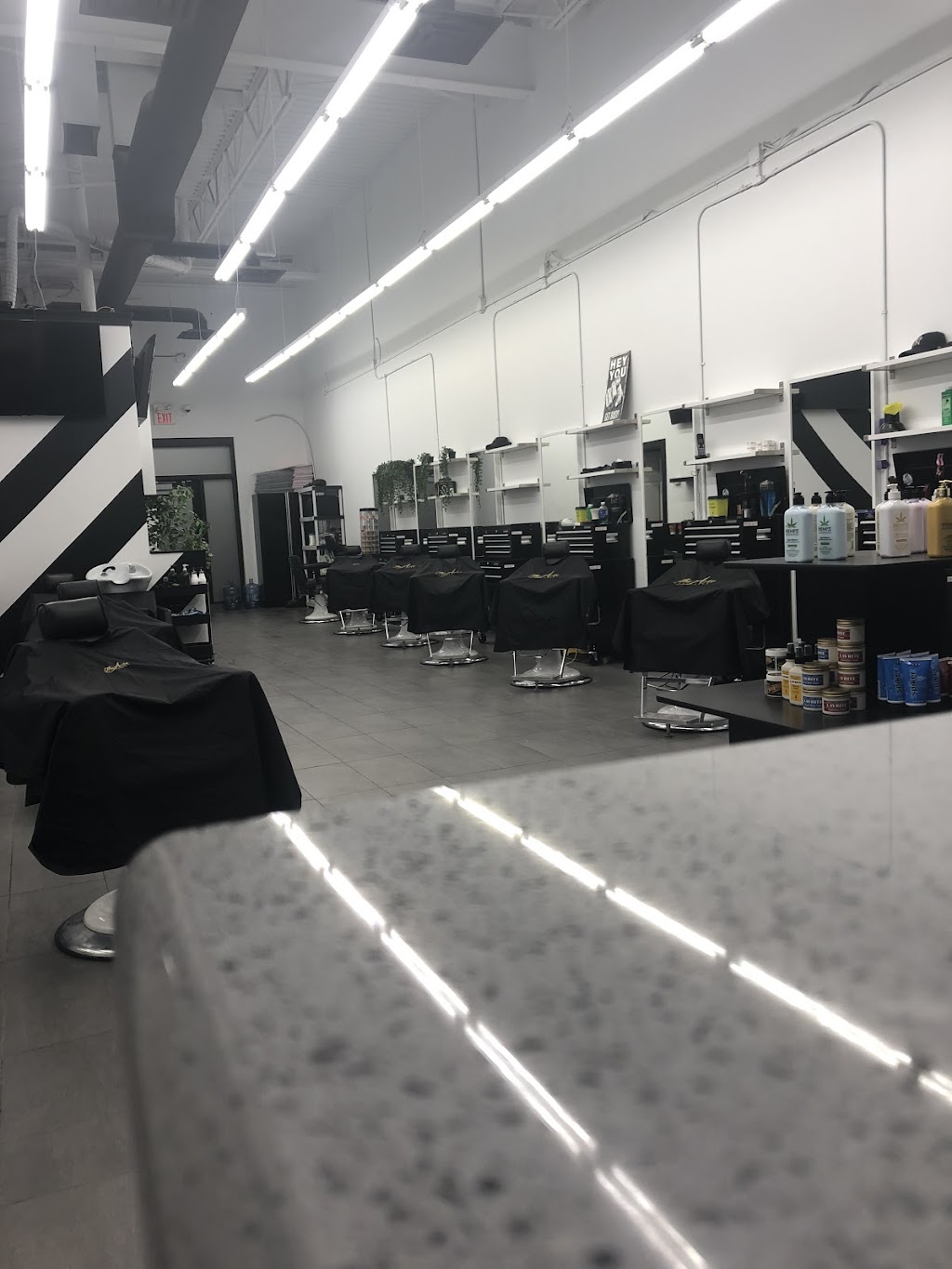 Razors Edge Barber Shoppe - Royal Oak | 8650 112 Ave NW #3109, Calgary, AB T3R 0R5, Canada | Phone: (403) 547-1444