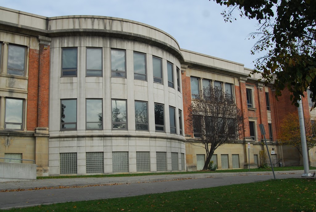 Riverdale Collegiate Institute | 1094 Gerrard St E, Toronto, ON M4M 2A1, Canada | Phone: (416) 393-9820