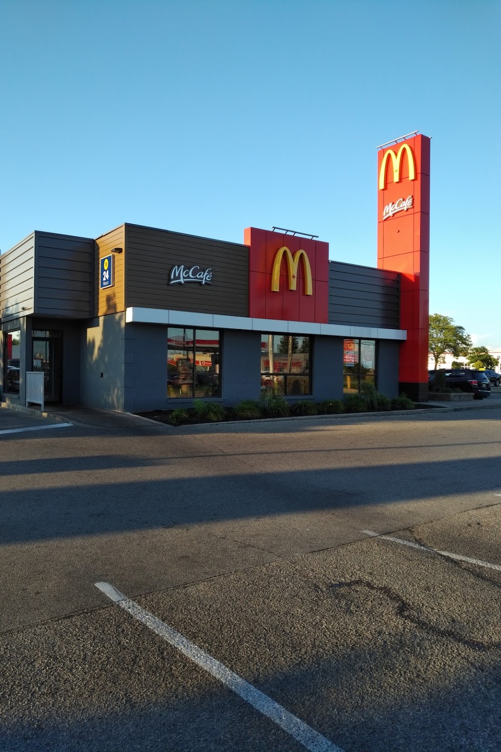 McDonalds | 400 Main Street East, Cambridge, ON N1R 5S7, Canada | Phone: (519) 740-2001