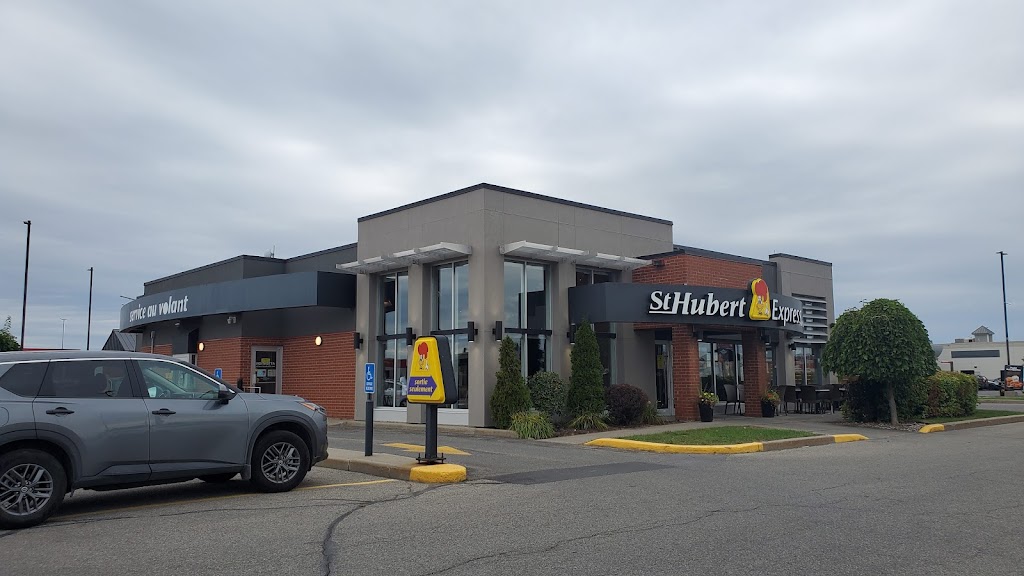 St-Hubert Express | 1150 Autoroute Chomedey Ouest Desserte Ouest Aut 13, Laval, QC H7X 4C9, Canada | Phone: (514) 385-5555