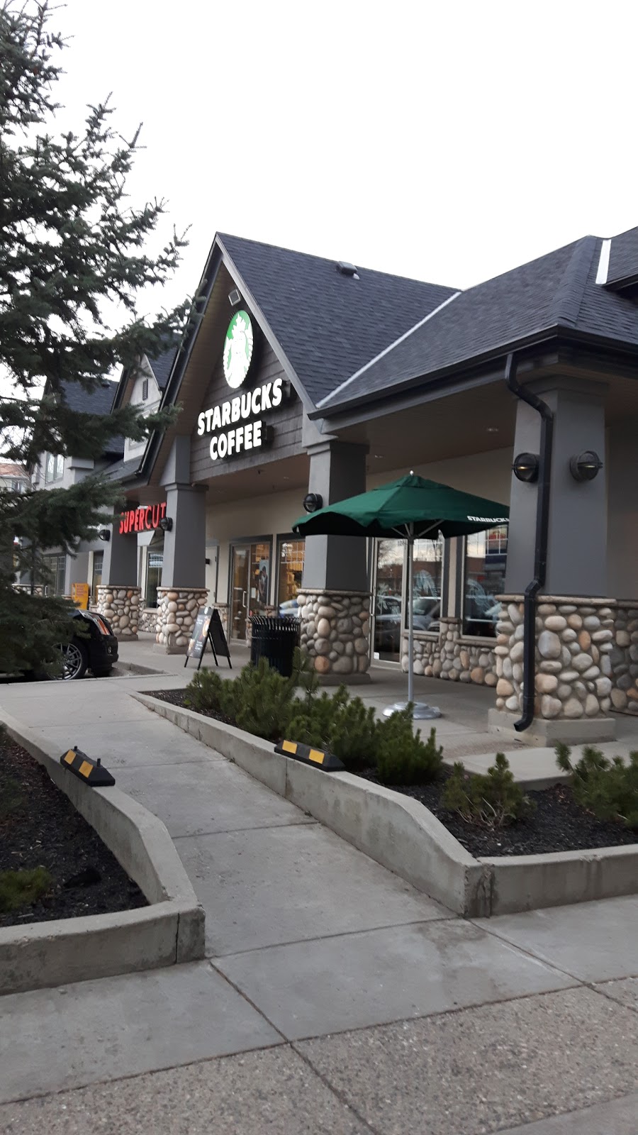 Starbucks | 1851 Sirocco Dr SW, Calgary, AB T3H 2Y3, Canada | Phone: (587) 747-1028