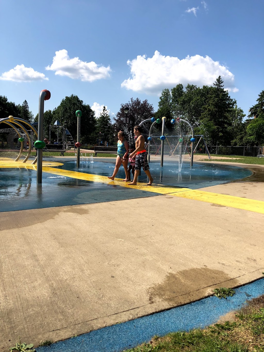 terrain de jeu pour enfant | Rue Beaubien E, Montréal, QC H1X 1P2, Canada | Phone: (514) 872-0311