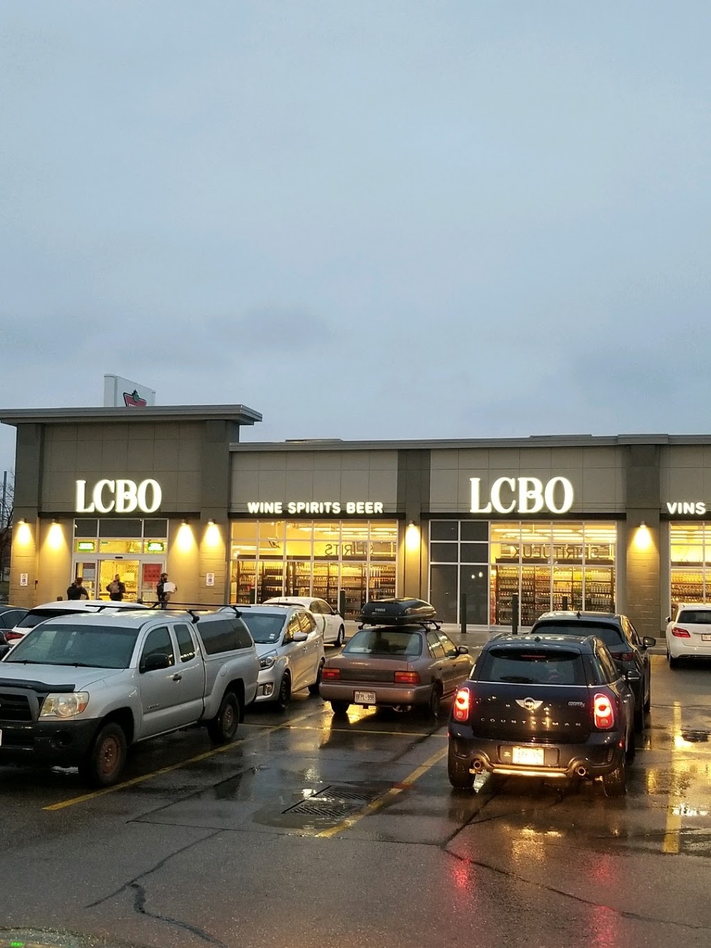 LCBO #675 Leslieville | 1015 Lake Shore Blvd E, Toronto, ON M4M 1B3, Canada | Phone: (416) 469-4839