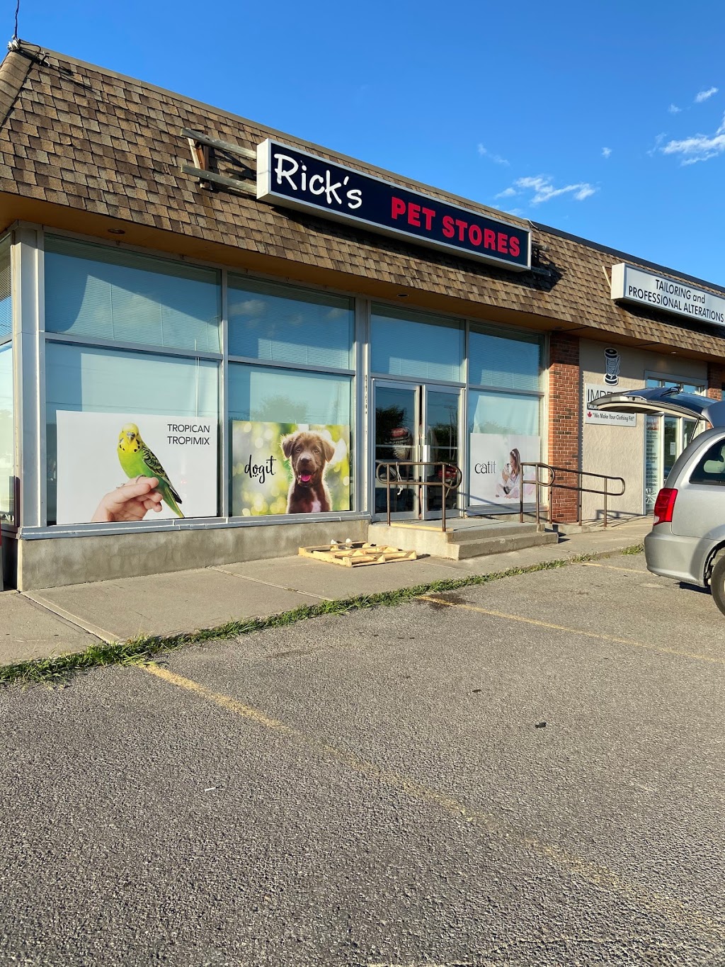 Ricks Pet Stores | 375 Daniel St S, Arnprior, ON K7S 3K6, Canada | Phone: (613) 622-0330