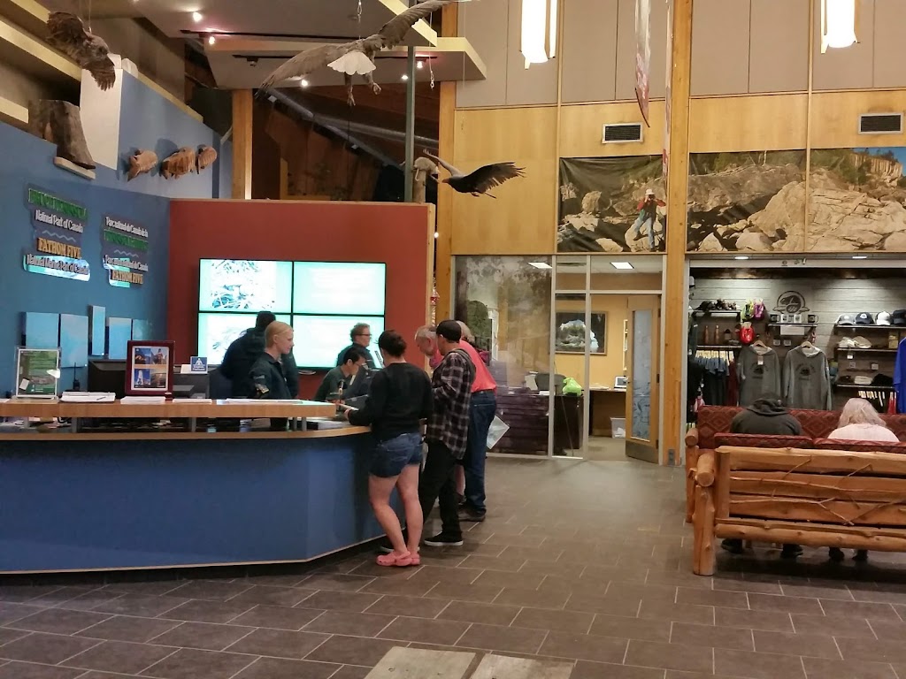 Parks Canada Visitor Centre | 120 Chi sin tib dek Rd, Tobermory, ON N0H 2R0, Canada | Phone: (519) 596-2233