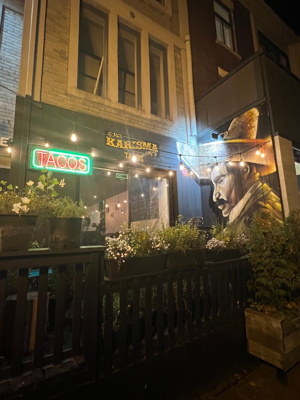 Le Karisma Taco Bar | 114 Av. Laurier O, Montréal, QC H2T 2N7, Canada | Phone: (514) 277-9500