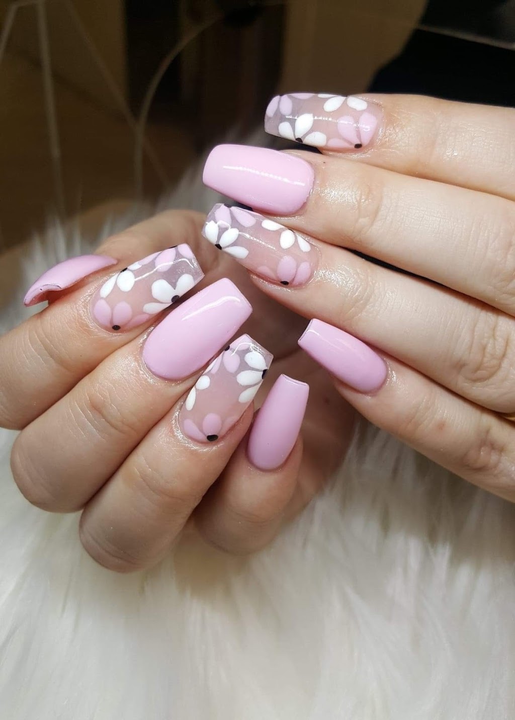 Mickey Nails Spa | 73 Willow Rd, Guelph, ON N1H 1W3, Canada | Phone: (519) 763-7889