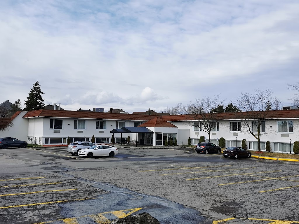 Adams Airport Inn | 2721 Bank St, Gloucester, ON K1T 1N1, Canada | Phone: (613) 738-3838