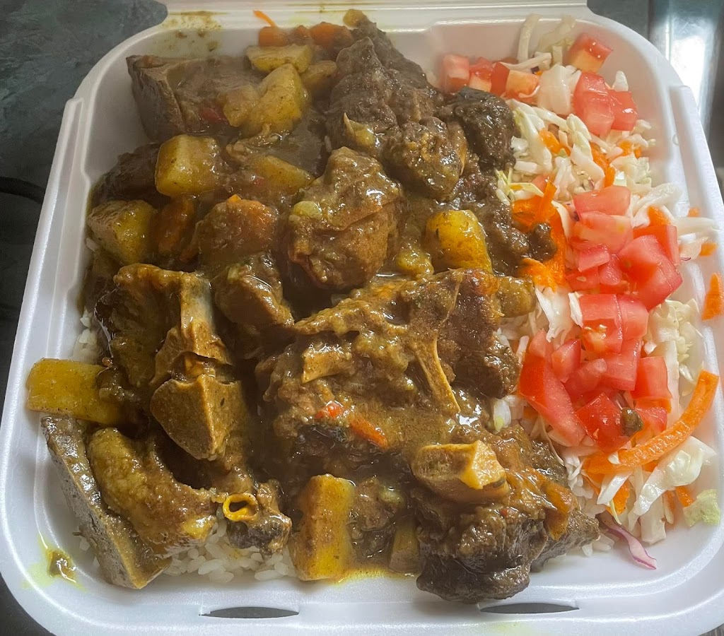 PapaMacs Jamaican Restaurant | 1114 Bittersweet Pl, Kingston, ON K7P 2G8, Canada | Phone: (905) 626-4677