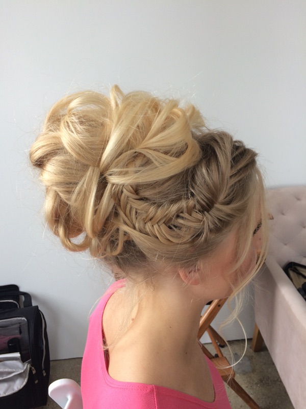 Hair Fashion & Bridal Salon | 522 Main St W, Grimsby, ON L3M 1T5, Canada | Phone: (905) 945-1986