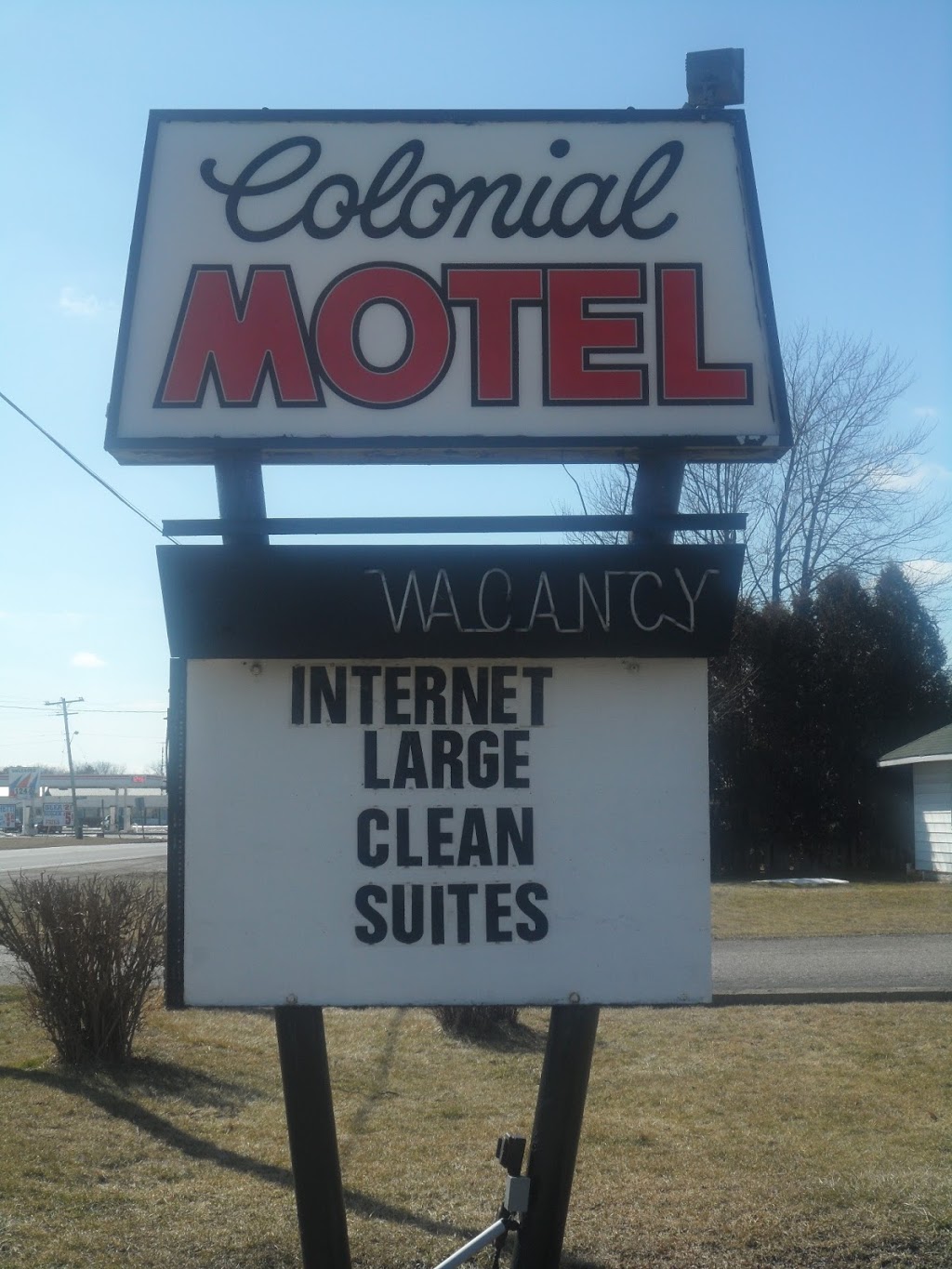 Colonial Motel | 717 Grand Ave E, Chatham, ON N7L 1X5, Canada | Phone: (519) 352-1680