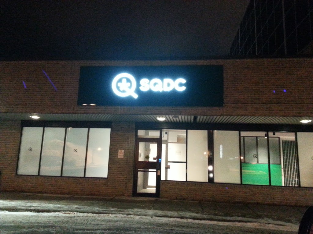 SQDC | 1866-A Boulevard des Sources, Pointe-Claire, QC H9R 5B1, Canada | Phone: (514) 674-8166