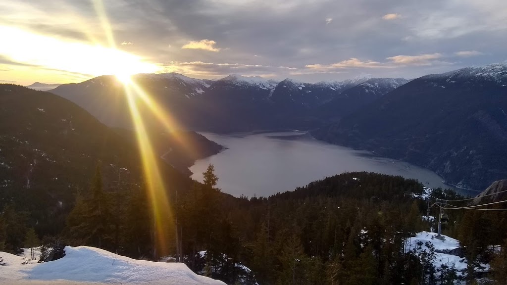 CoPilot Cafe | Unnamed Road, Britannia Beach, BC V0N 1J0, Canada