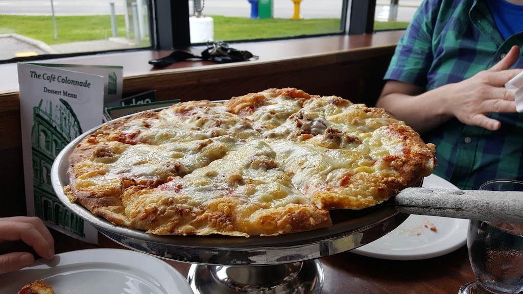 Colonnade Pizza | Blue Heron Mall, 1500 Bank St, Ottawa, ON K1H 7Z2, Canada | Phone: (613) 737-1107