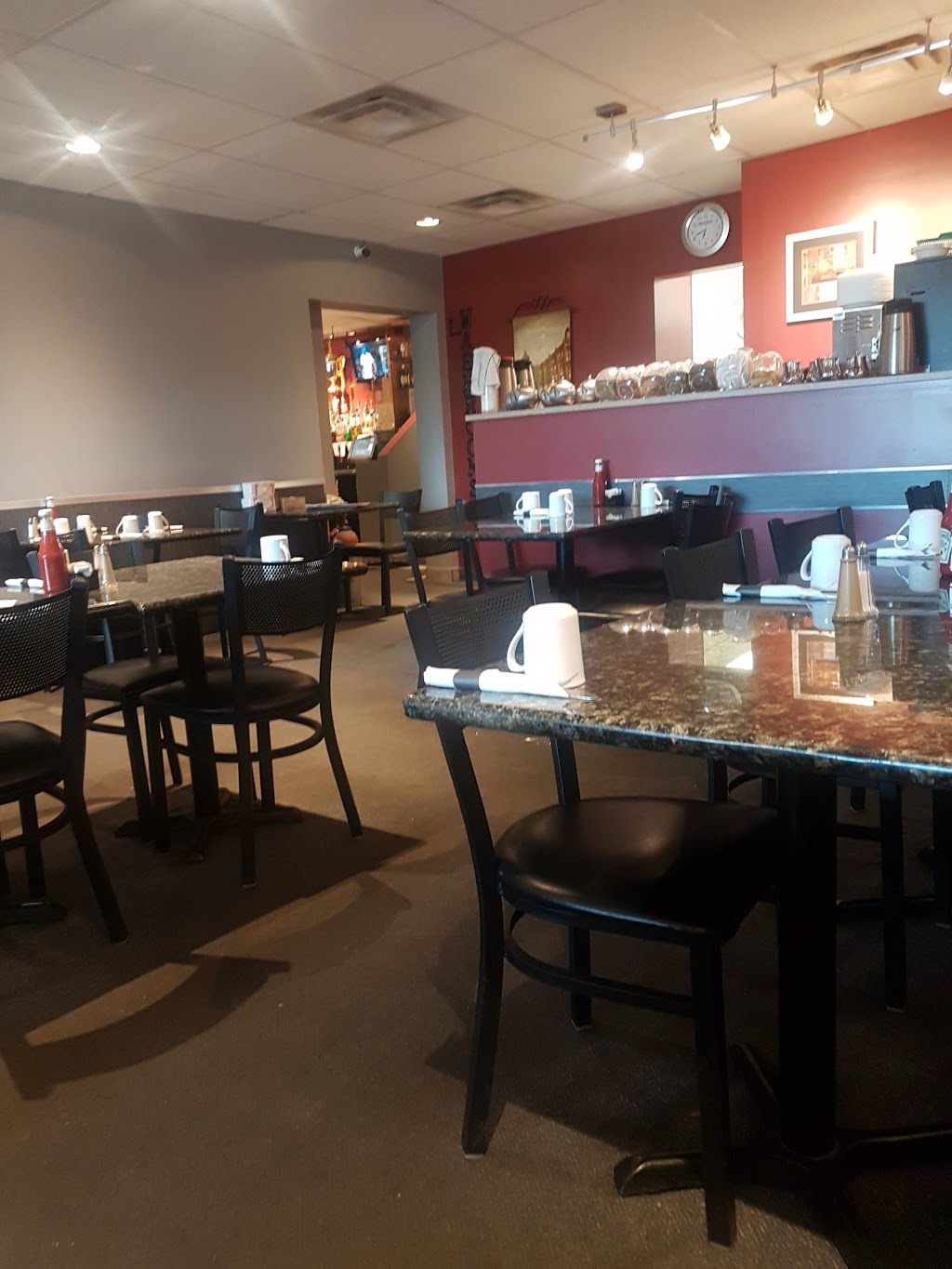 Haywoods Grill | 3016 Arlington Ave, Saskatoon, SK S7J 2J9, Canada | Phone: (306) 242-7699