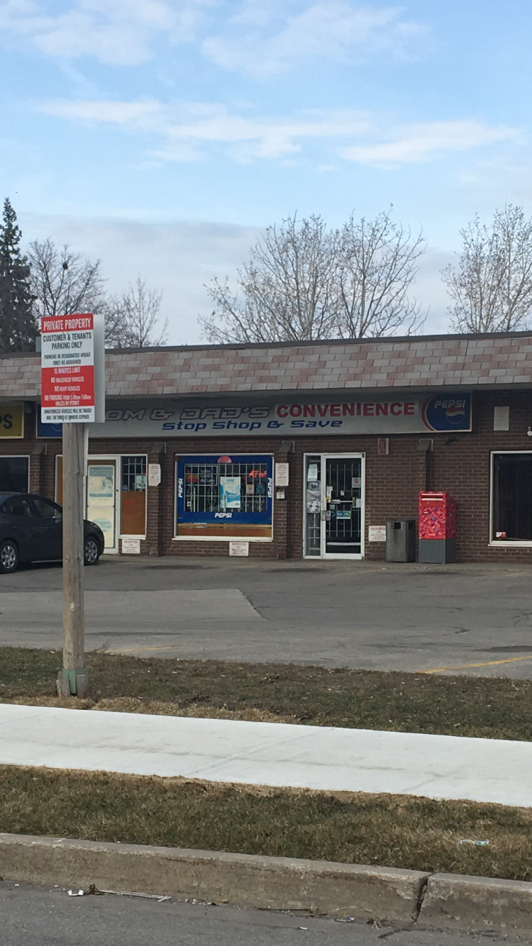 Mom & Dads Variety Store | 833 Westlock Rd, Mississauga, ON L5C 1K7, Canada | Phone: (905) 615-9175