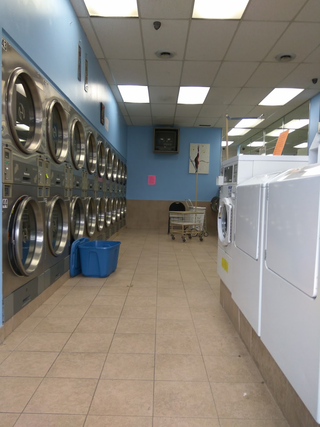 Bella Coola Laundromat | 15 Bonis Av, Scarborough, ON M1T 2T9, Canada | Phone: (416) 335-8074