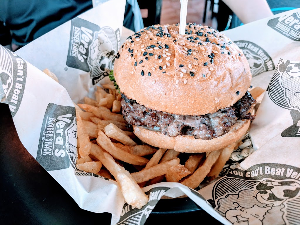 Veras Burger Shack | 19800 Lougheed Hwy #390, Pitt Meadows, BC V3Y 2W1, Canada | Phone: (604) 460-1115