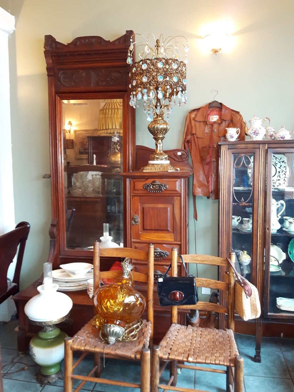 Antiques & Ice Cream | 1J0, 193 Currie Rd, Dutton/Dunwich, ON N0L, Canada | Phone: (226) 268-3691