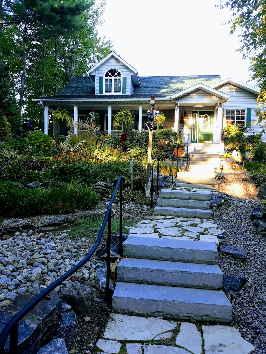 Tuktawayin Bed & Breakfast | 130 Sixth St, Gravenhurst, ON P1P 1M3, Canada | Phone: (705) 687-4354