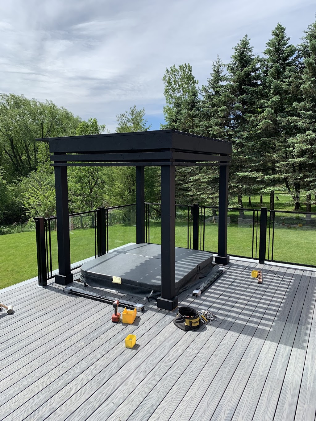 Doing It All Fence and Deck | 119 Rothwell St, Aurora, ON L4G 0V8, Canada | Phone: (416) 457-7521