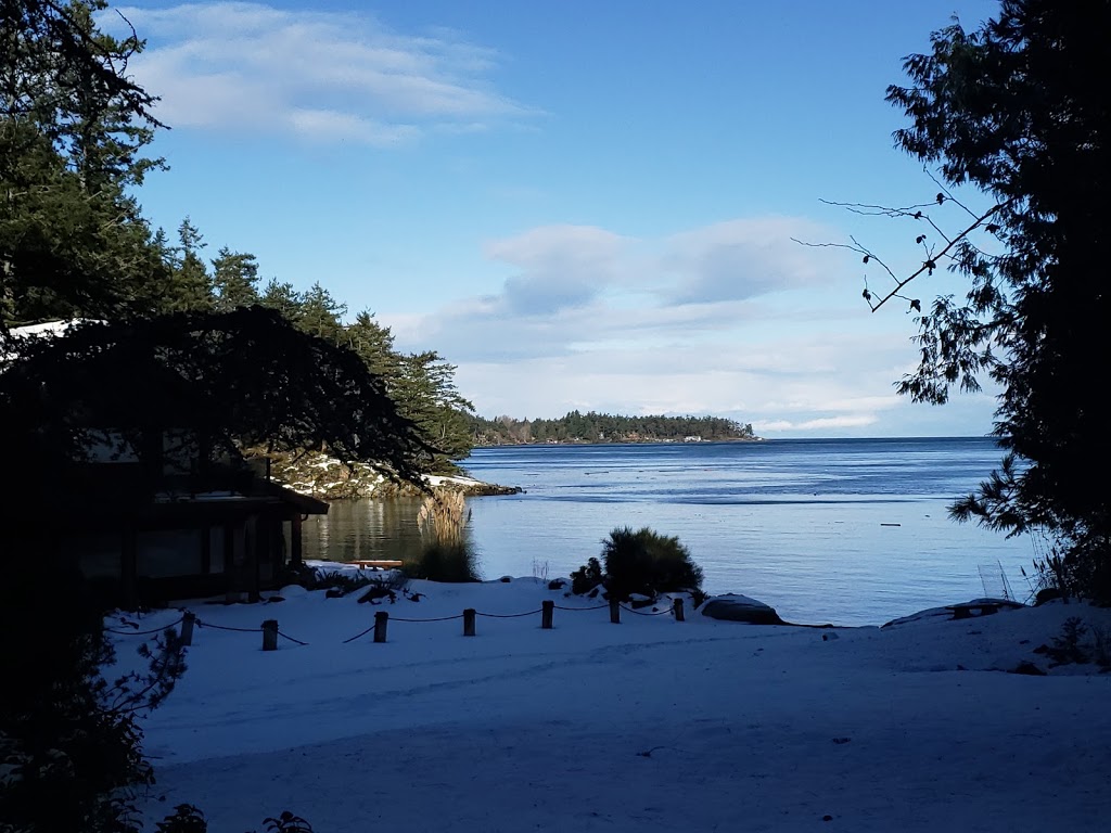 Seal Beach Cottage | 359 Maple Dr, Mayne Island, BC V0N 2J2, Canada | Phone: (250) 889-7366