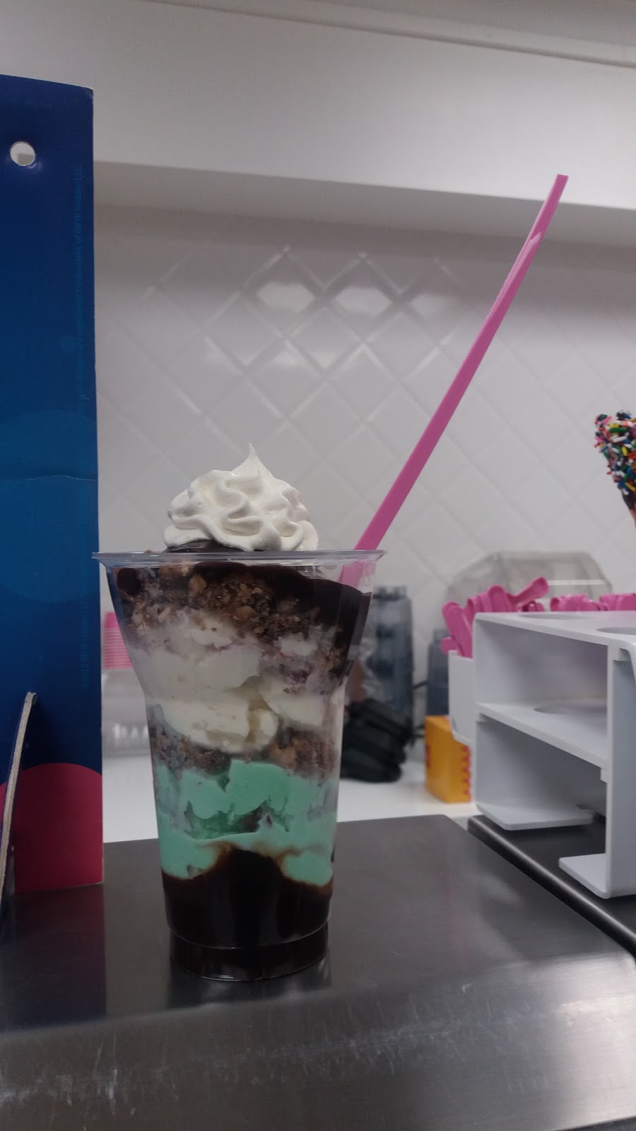 Baskin Robbins | 4099 Erin Mills Pkwy b3, Mississauga, ON L5L 3P9, Canada | Phone: (905) 820-8831