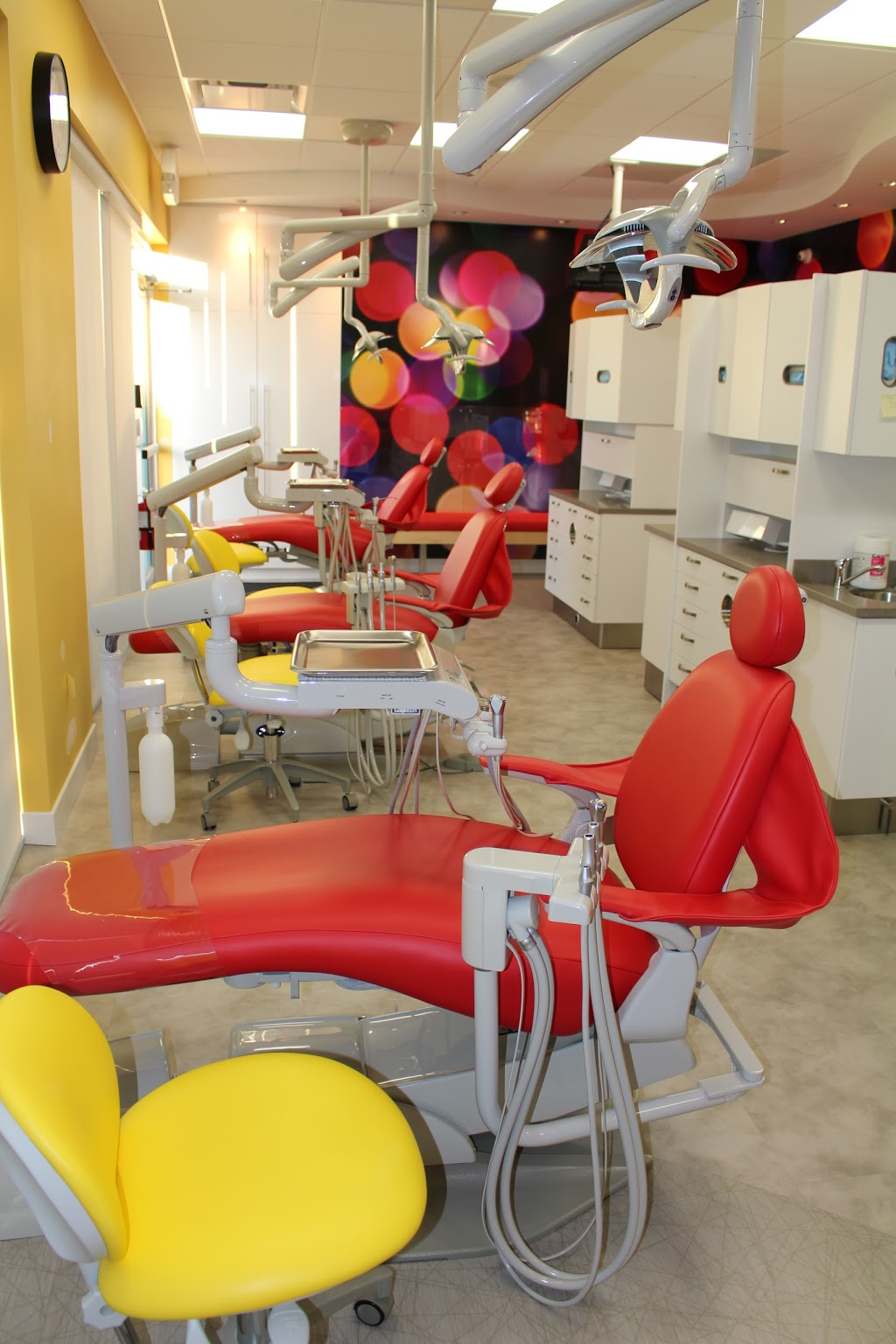 Dental Care for Children - Sunridge | 3393 26 Ave NE #102, Calgary, AB T1Y 6L4, Canada | Phone: (403) 457-3311