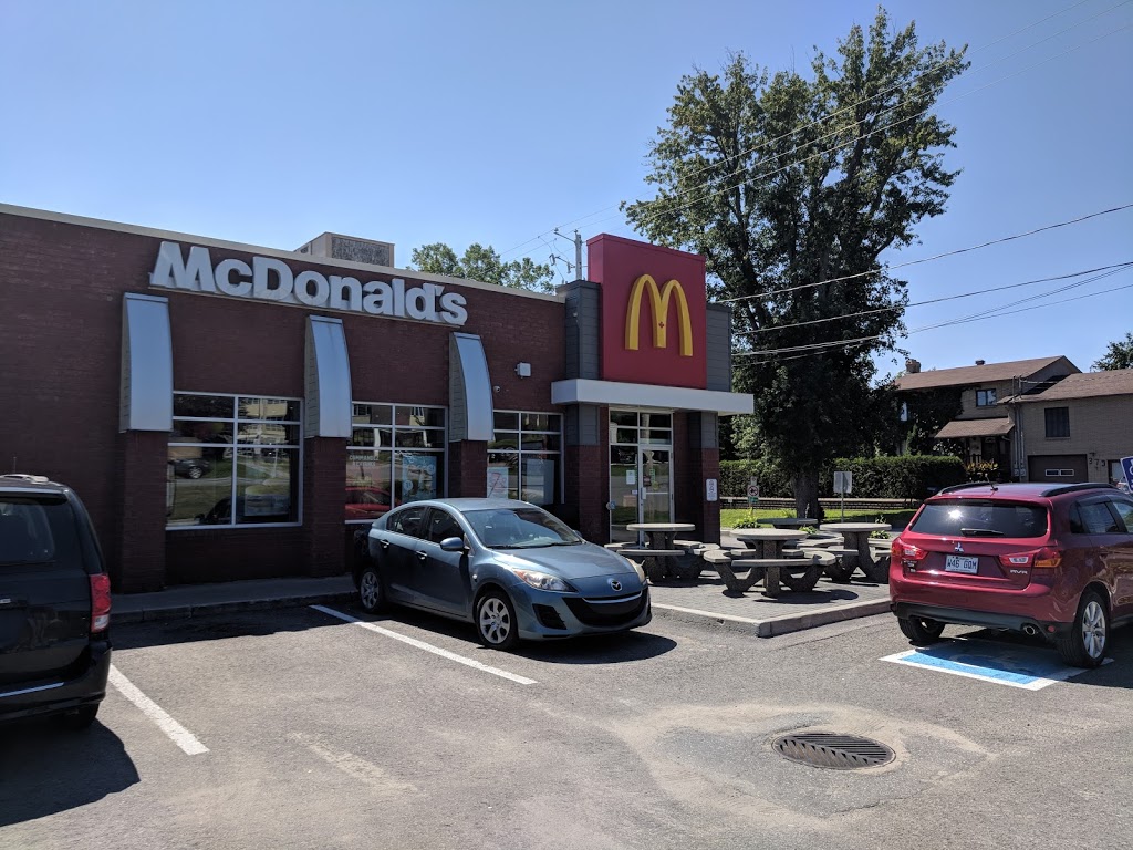 McDonalds | 377-A Rue Papineau, Papineauville, QC J0V 1R0, Canada | Phone: (819) 427-9956