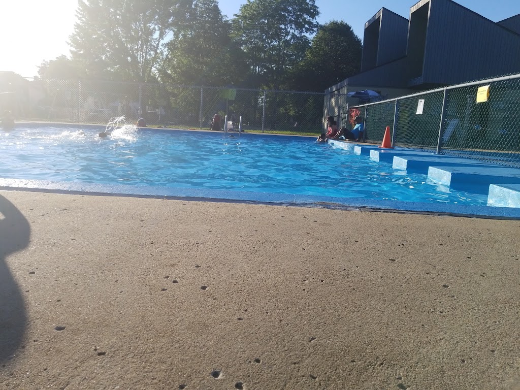 Piscine Wilfrid-Pelletier | 1865 Boul. Tessier, Laval, QC H7S 1W2, Canada | Phone: (450) 662-5188