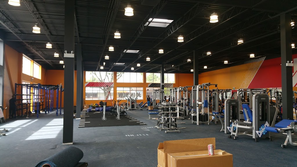 Crunch Fitness - Brantford | 565 West St, Brantford, ON N3R 7C5, Canada | Phone: (519) 757-0565