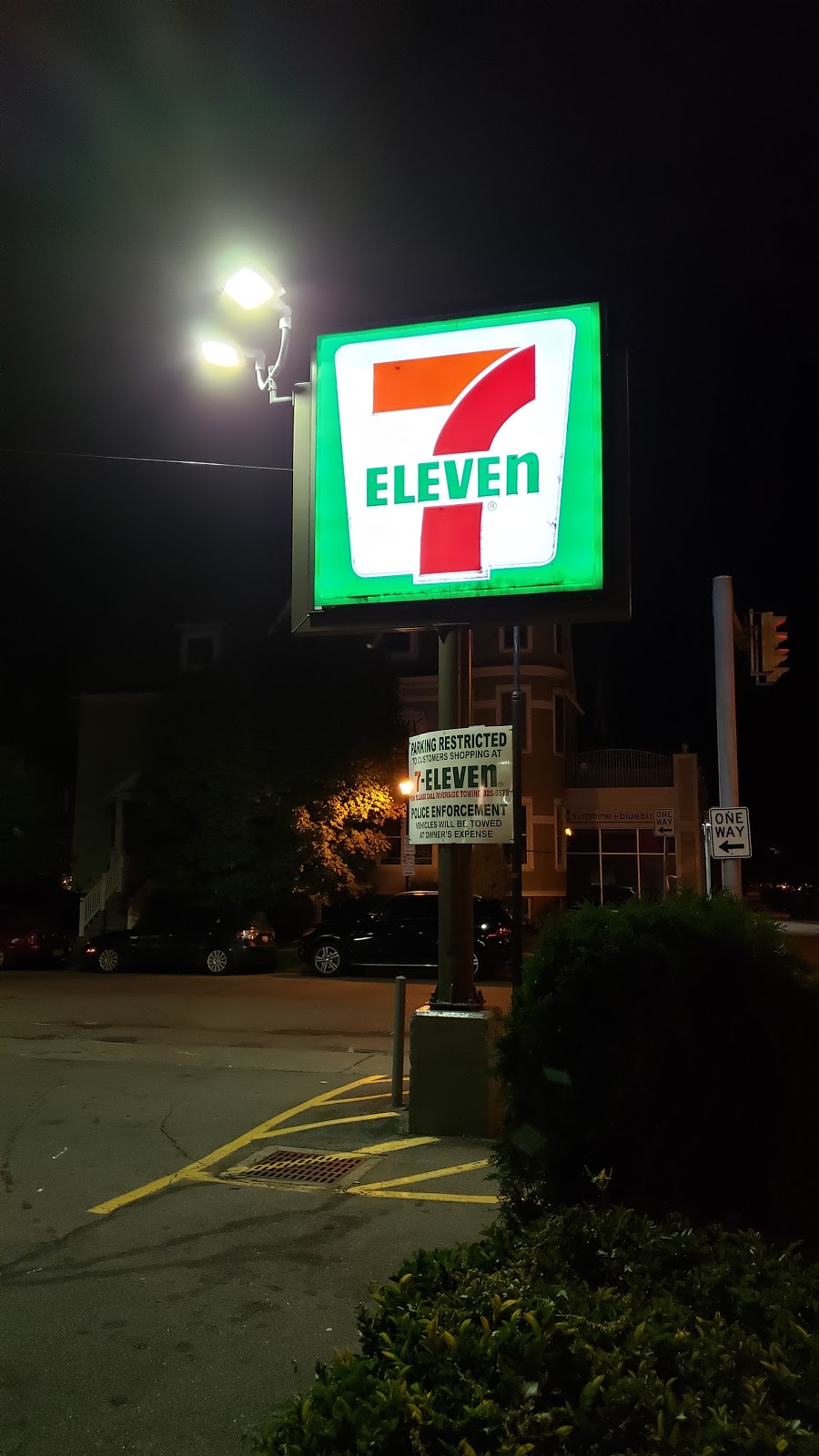 7-Eleven | 782 Elmwood Ave, Buffalo, NY 14222, USA | Phone: (716) 886-1915