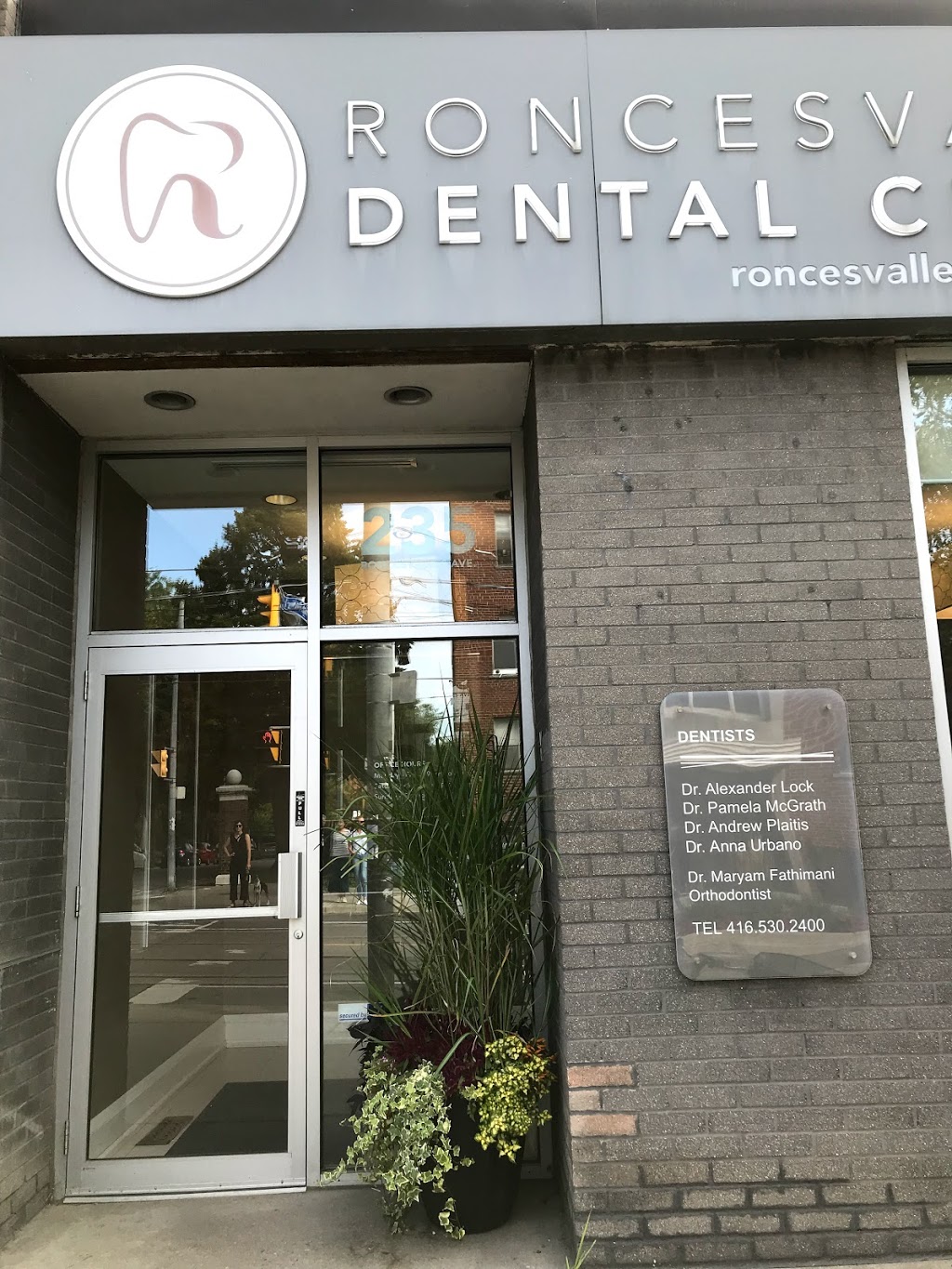 Roncesvalles Dental Centre | 235 Roncesvalles Ave, Toronto, ON M6R 2L6, Canada | Phone: (416) 530-2400