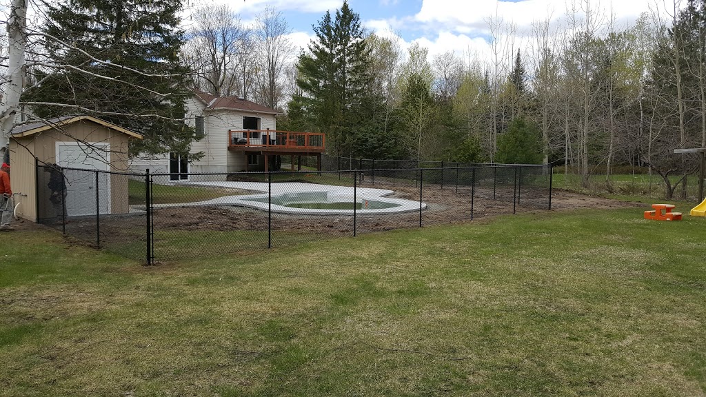 McGee Fencing Ltd | 4775 Bank St, Gloucester, ON K1T 3W7, Canada | Phone: (613) 822-2224