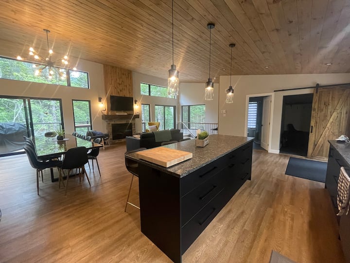 Au Chalet De La Vallée | 715 Côte Joyeuse, Saint-Raymond, QC G3L 4B1, Canada | Phone: (581) 888-1846