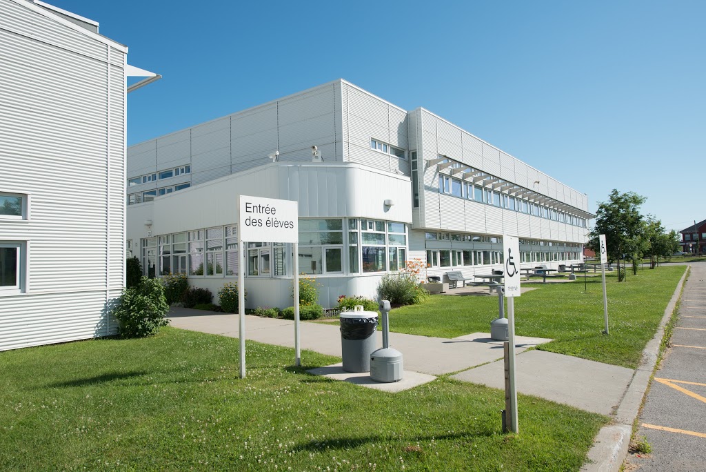 Centre de formation professionnelle des Moulins | 2525 Boulevard des Entreprises, Terrebonne, QC J6W 3L4, Canada | Phone: (450) 492-3551