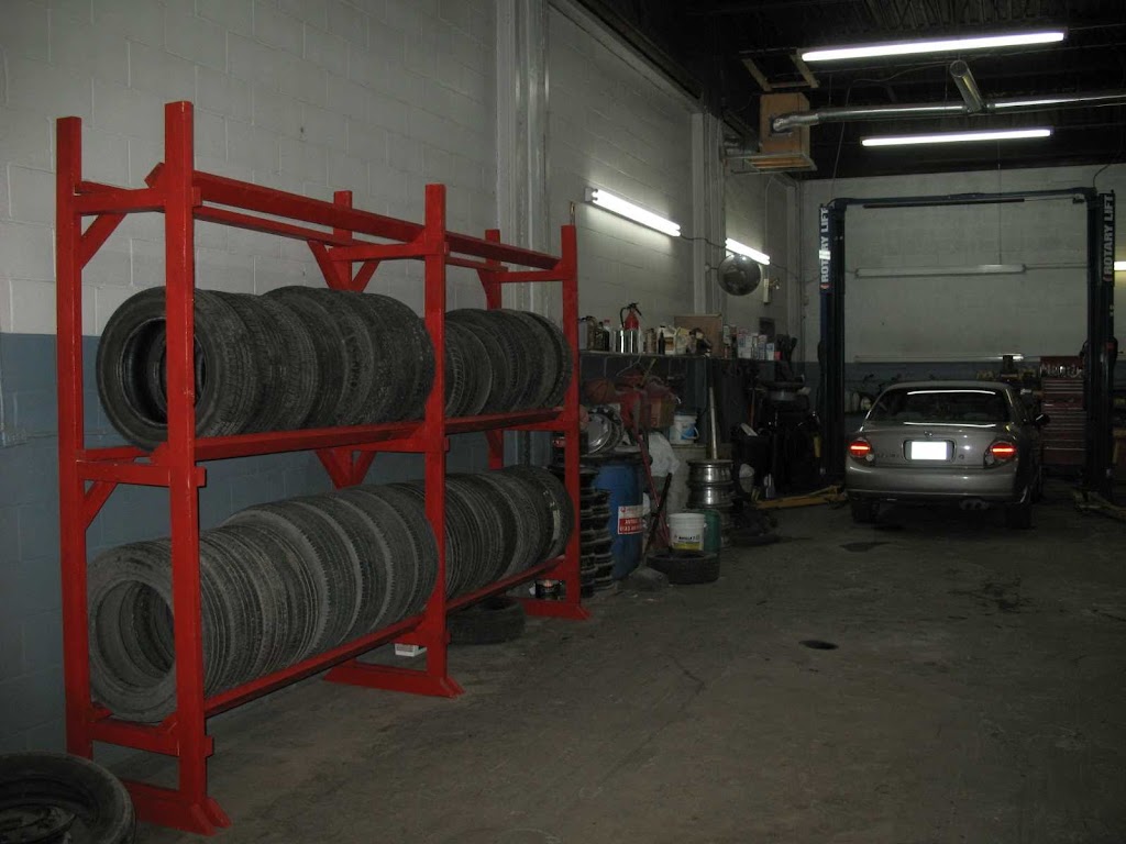 Garage Axle | 7850 Chem. Devonshire, Mont-Royal, QC H4P 2S3, Canada | Phone: (514) 739-4637