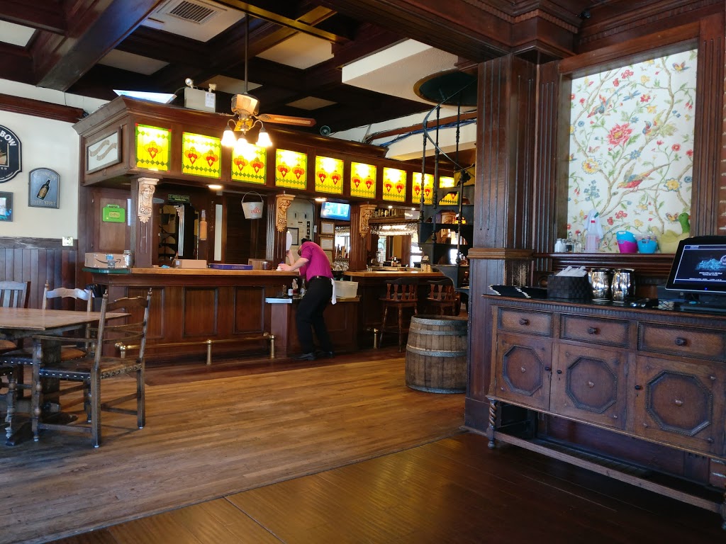 Six Mile Pub | 494 Island Hwy, Victoria, BC V9B 1H5, Canada | Phone: (250) 478-3121