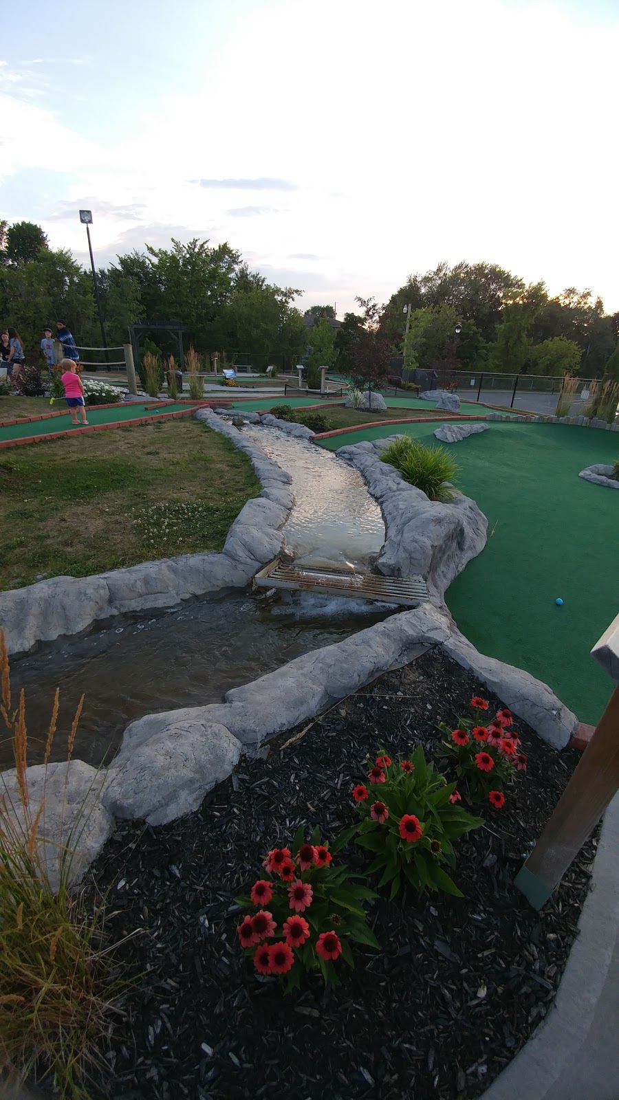 MiniGolf Victo | 1A Bd Jutras O, Victoriaville, QC G6P 1Y8, Canada | Phone: (819) 604-4388