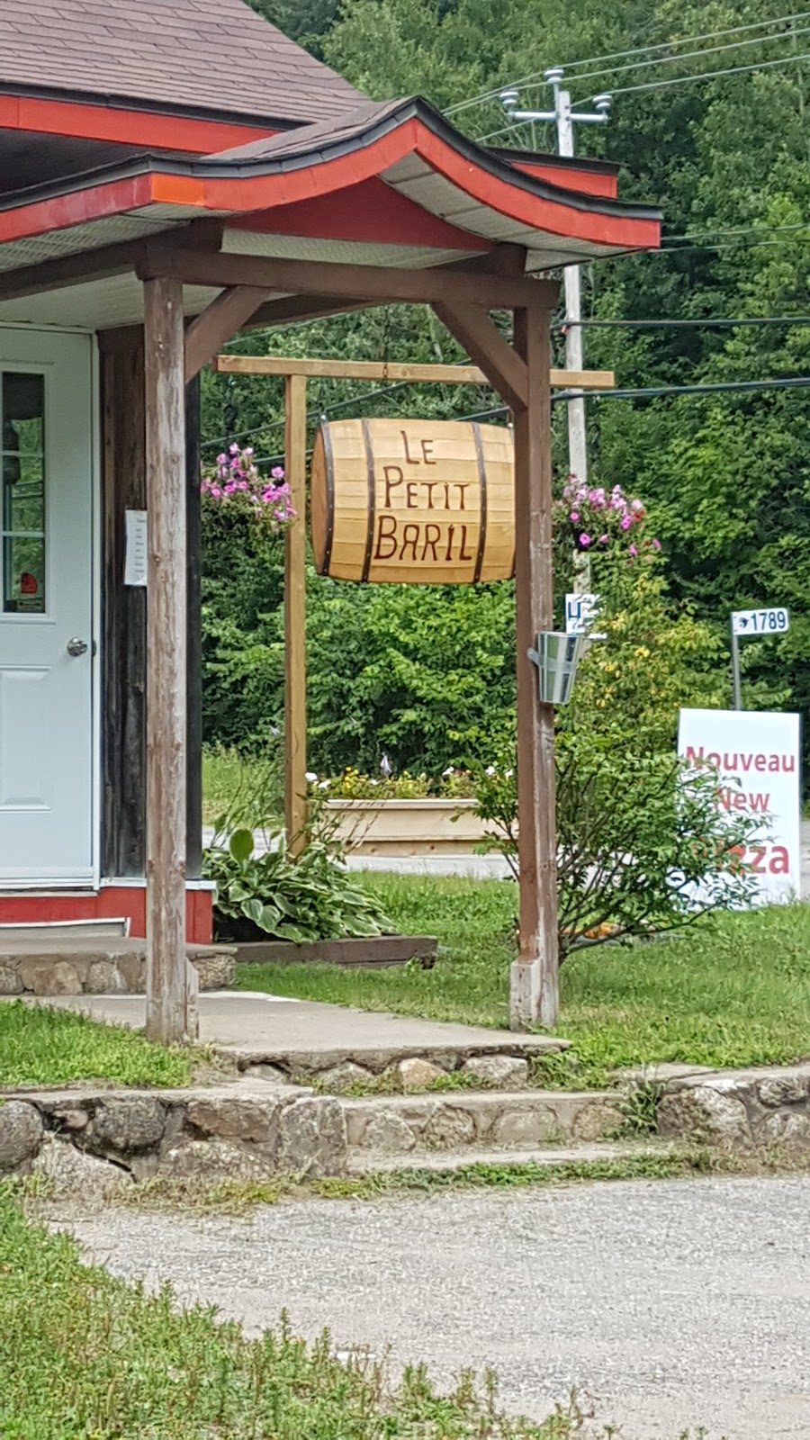 Casse-Croute Le Petit Baril | 1789 Route du N, Grenville, QC J0V 1J0, Canada | Phone: (450) 533-4994