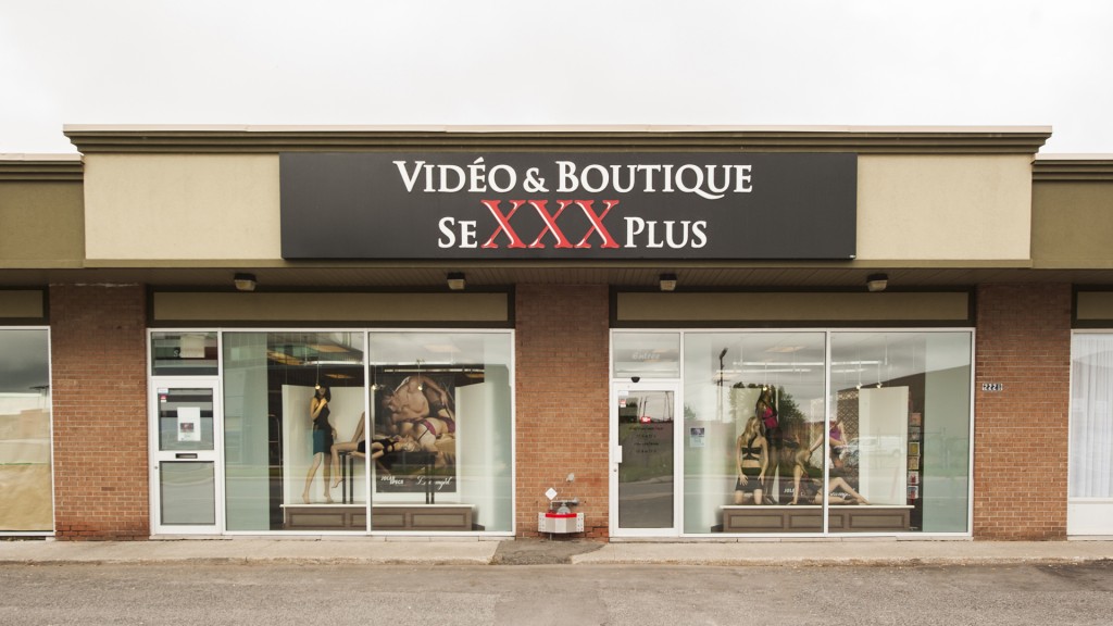 SexxxPlus - Lasalle | 2224 Rue Lapierre, LaSalle, QC H8N 2N1, Canada | Phone: (514) 366-9299