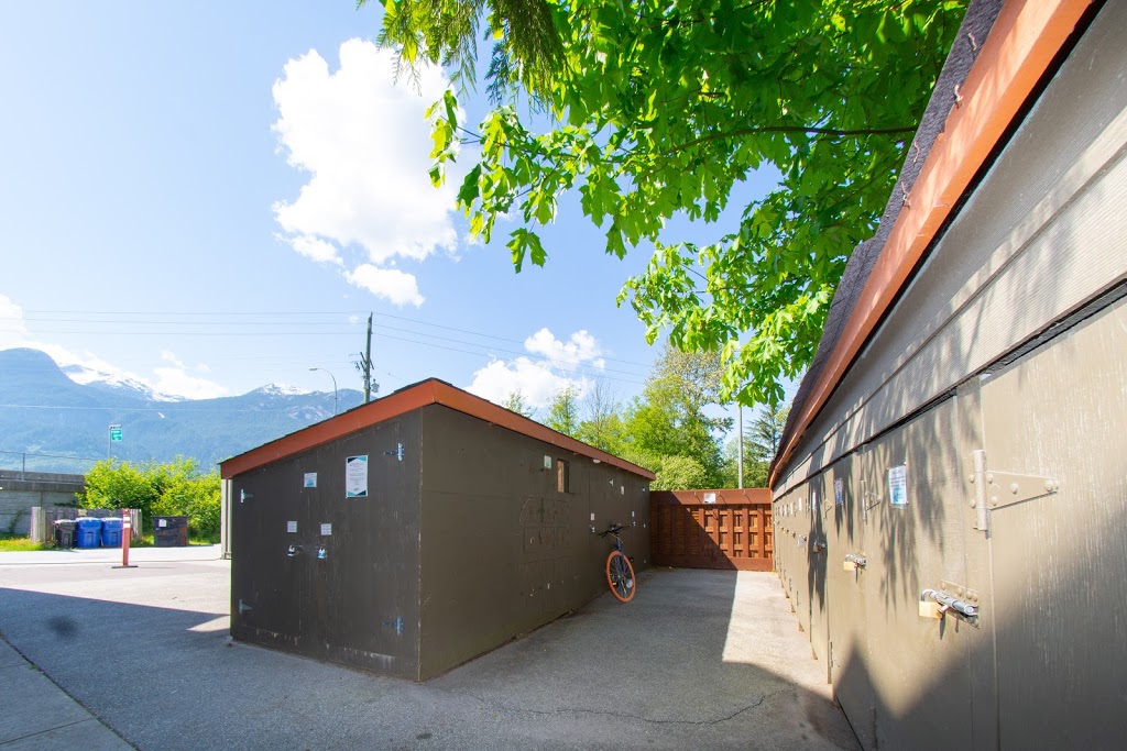 Squamish Adventure Inn & Hostel | 38220 BC-99, Squamish, BC V8B 0A5, Canada | Phone: (604) 892-9240