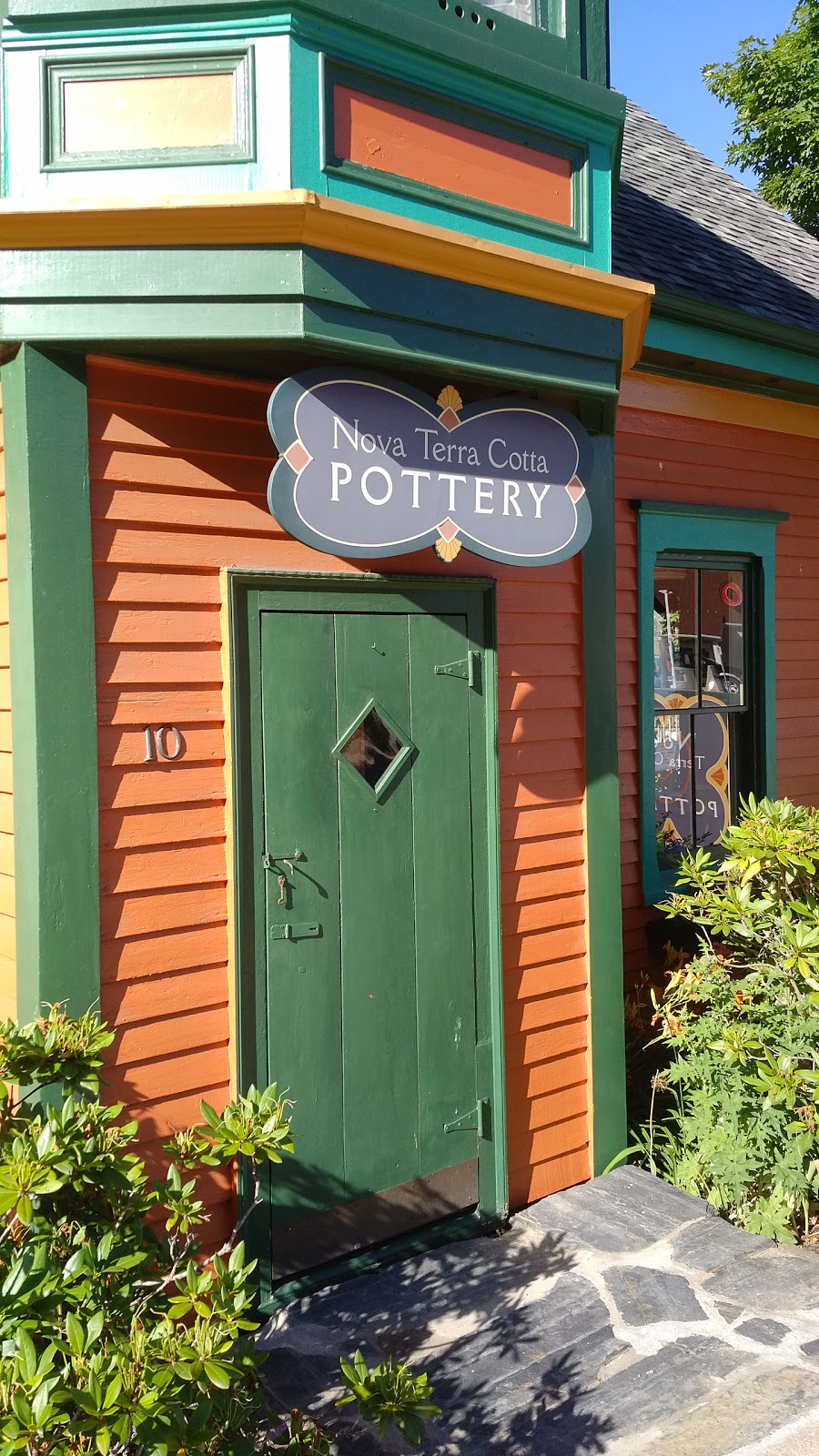 Nova Terra Cotta Pottery | 10 Dufferin St, Lunenburg, NS B0J 2C0, Canada | Phone: (902) 634-8902