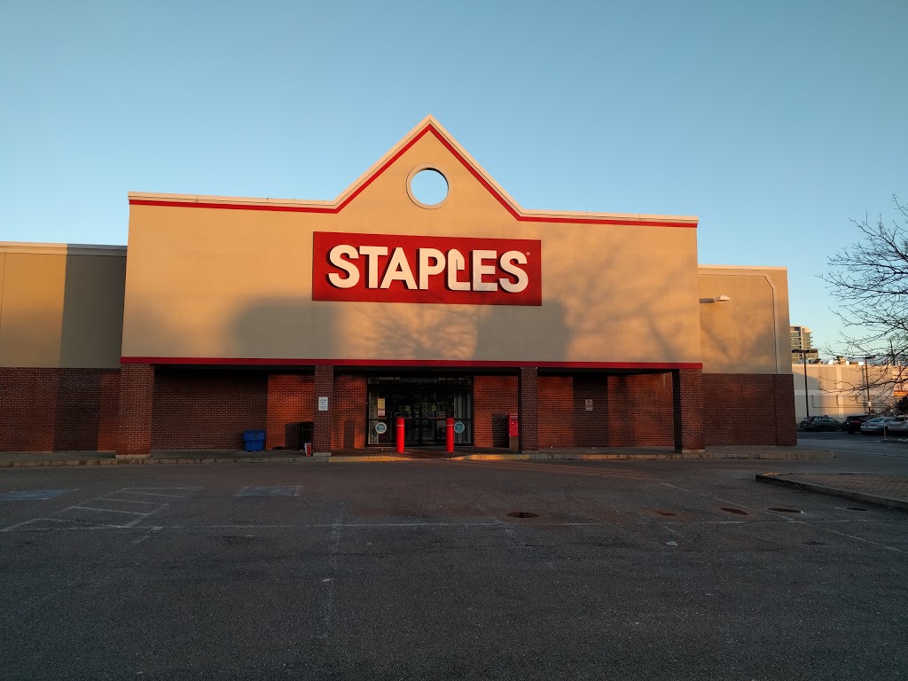 Staples Thornhill | 32 Steeles Ave W, Thornhill, ON L4J 1A1, Canada | Phone: (905) 763-0227