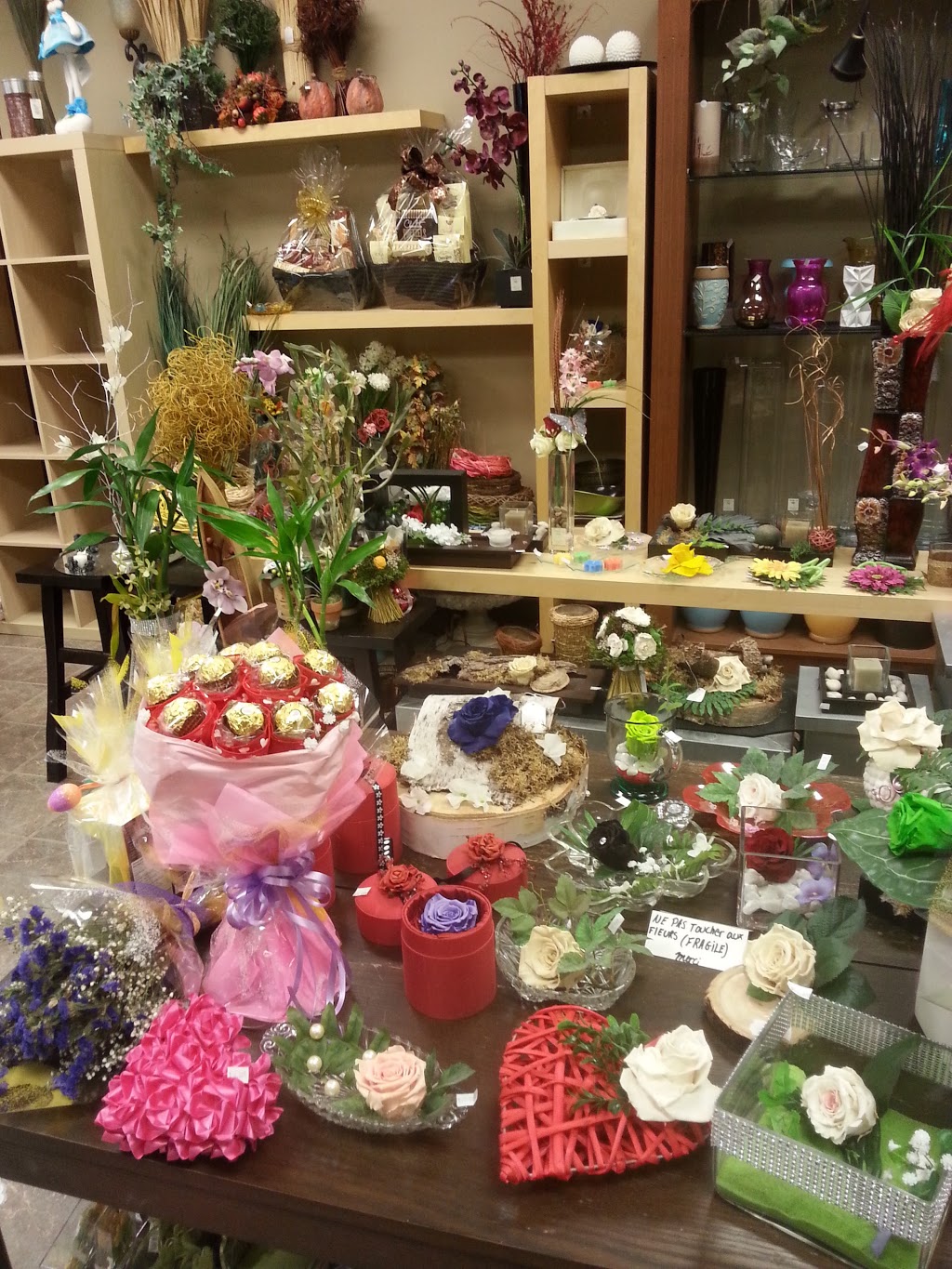 Fleuriste Pétales Ca | 382 Boulevard Adolphe-Chapleau, Bois-des-Filion, QC J6Z 1H3, Canada | Phone: (450) 965-1885