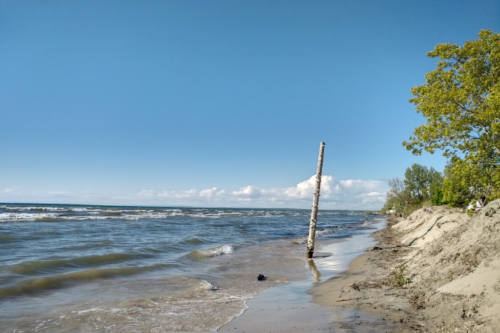 Bungalows on the Beach | 322 Shore Ln, Wasaga Beach, ON L9Z 1Z5, Canada | Phone: (705) 429-1576