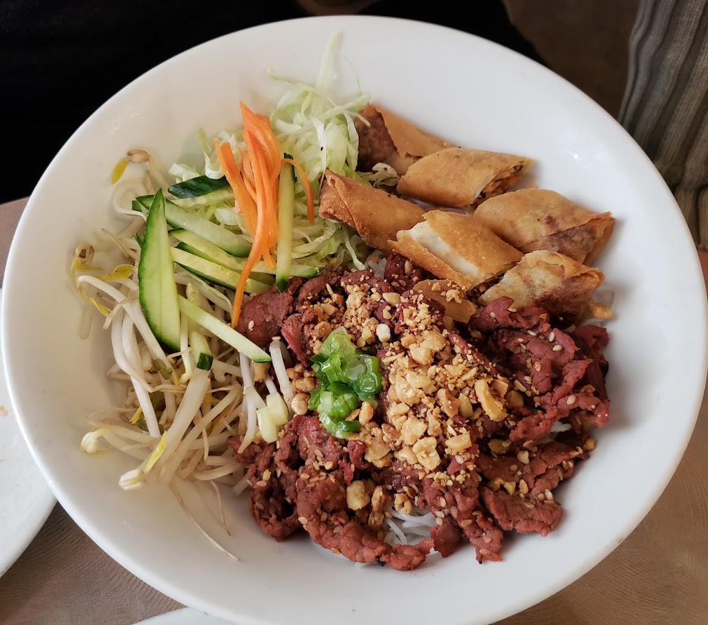 Phuong Nam Restaurant | 883 William Ave, Winnipeg, MB R3E 0Z5, Canada | Phone: (204) 783-1339