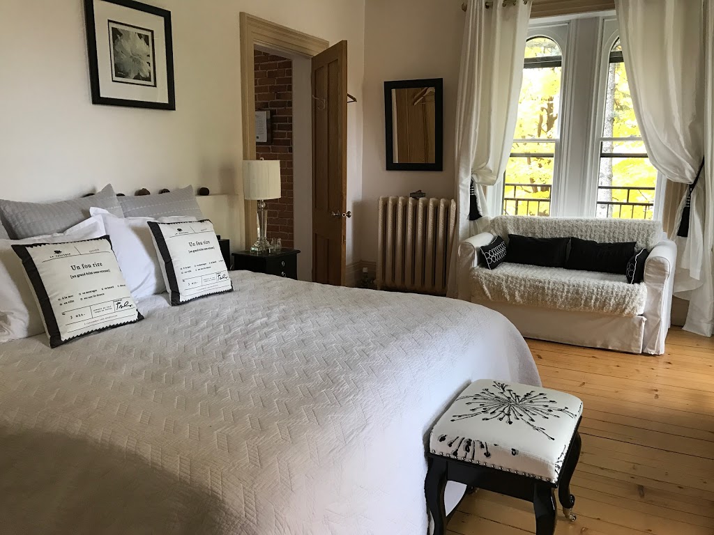 B&B Île de Garde | 576 Rue Prospect, Sherbrooke, QC J1H 1A8, Canada | Phone: (819) 346-0142