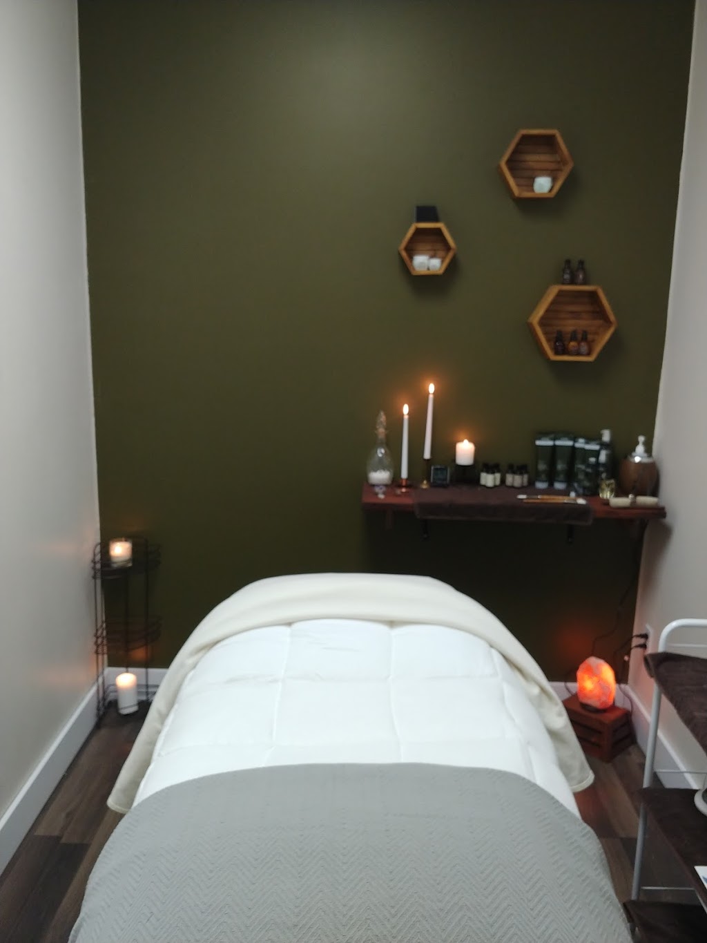 Pamper Day Spa | 875 Lakeshore Dr. SW, Salmon Arm, BC V1E 1E4, Canada | Phone: (778) 489-5444